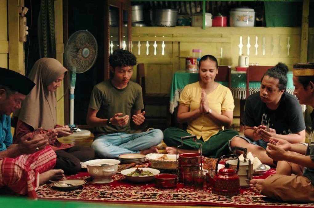 review film komang