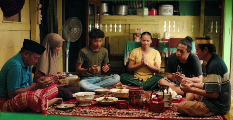 review film komang